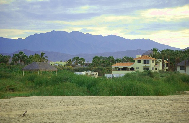 Pescadero Palace 5BR Guest House with Pool, Jacuzzi, Infront of Surf!