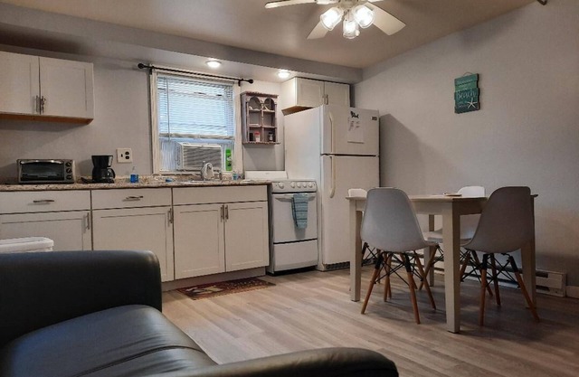 Pet Friendly 1 bedroom walk to beach in Matunuck RI White Wave at the Marilla