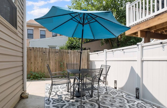 Pet Friendly Crash Pad off Carson