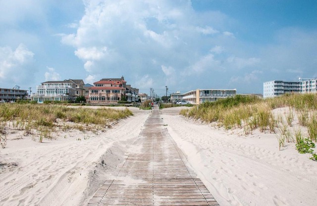 Pet-Friendly Getaway with Patio, Less Than 1 Block to Beach!