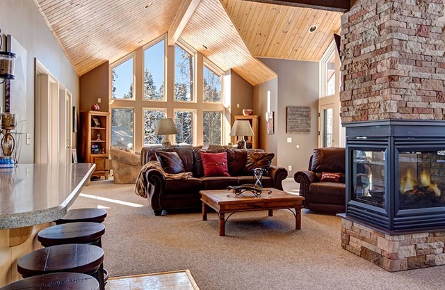 Pet Friendly/Hot Tub!/Walk or Bus to town
