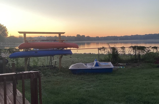 Pet Friendly Lakefront Beach Cottage