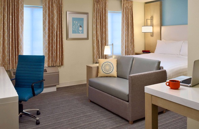 Pet Friendly Stay Steps from The Galleria! Full Kitchen! Pool & Free Parking!
