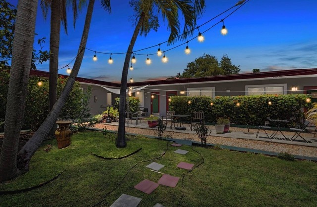 Pet Friendly Stylish Studio in Hollywood