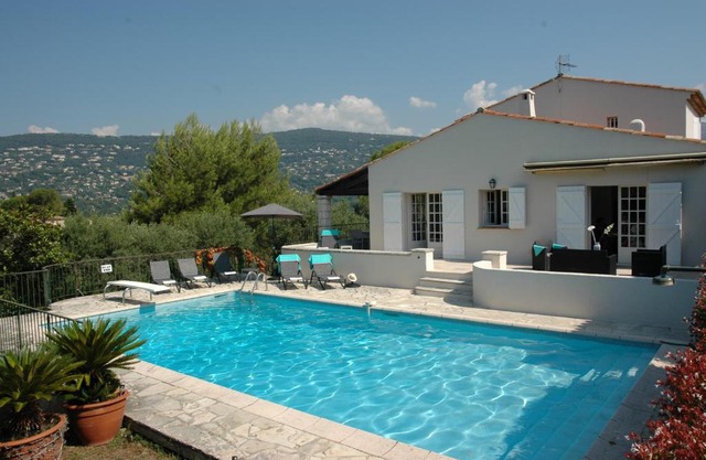 Peymeinade Villa Sleeps 14 WiFi