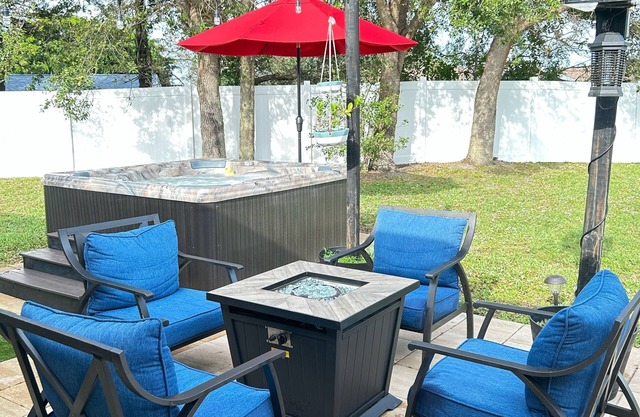 Piece of Paradise 4 BR w/Gym, Jacuzzi, & Theater!