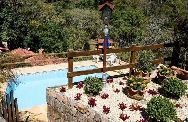 Pineapples Petr Polis House With Gourmet Area