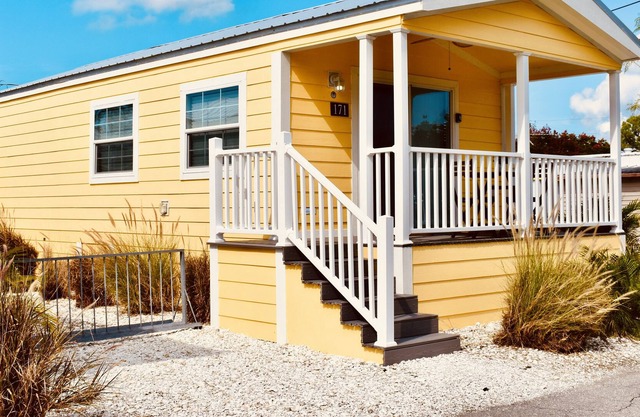 Pinecraft Tiny Home 2 - New, Cozy & Clean