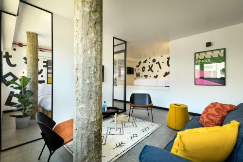 Pixel - by Loginn Tel-Avivian hotels