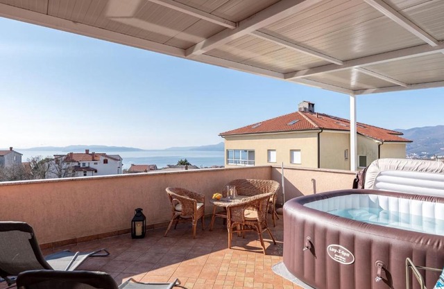 Plush Apartment in Rijeka with Hot Tub and near the Sea