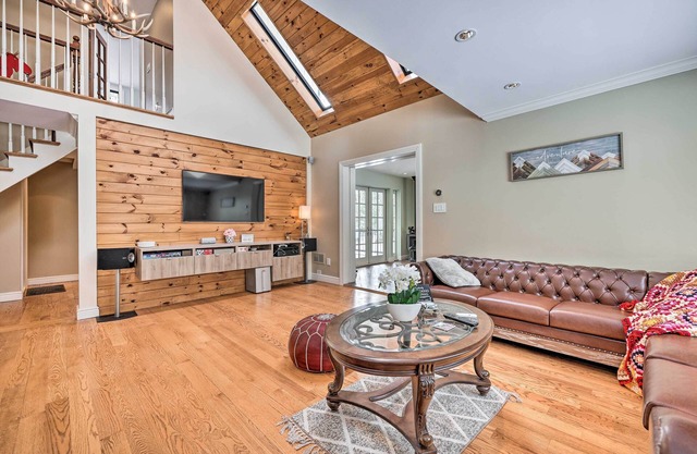 Poconos Cottage w/Sauna ~ 10 Mi to Camelback!