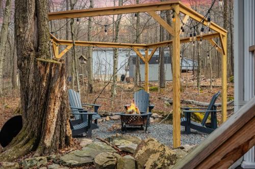 Poconos Getaway w Firepit Lake Access Near Jack Frost Big Boulder Ski