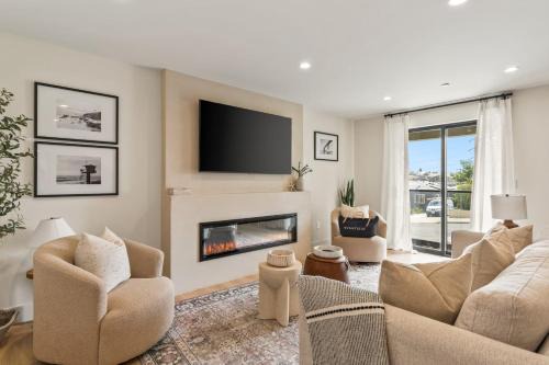 Point View Luxe by AvantStay 5BR Coastal Stay w En-suites Kitchen
