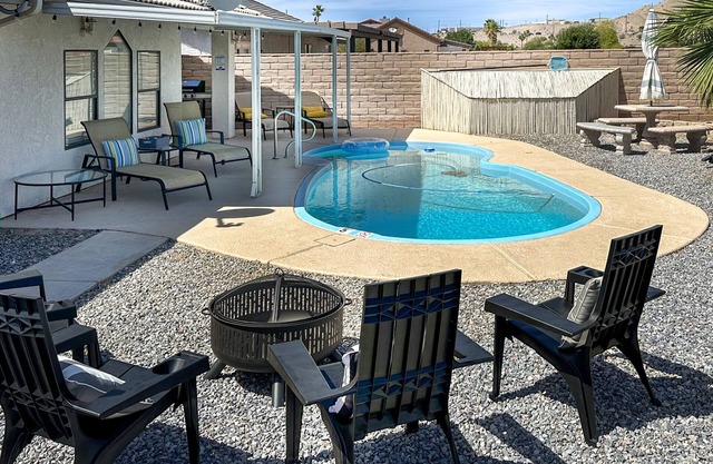 Pool Home w/Private Launch Ramp Access, Indoor Hot Tub, BBQ & Dog Friendly