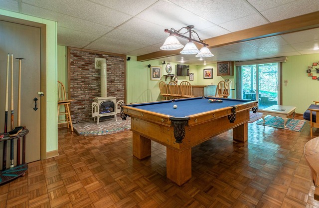 Pool Table, Bar, Ping Pong, Sun Rm, Deck,4 BR, Private