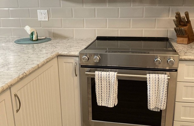 Poolside, fully renovated villa in Cinnamon Cove, near Beach and Sanibel Island