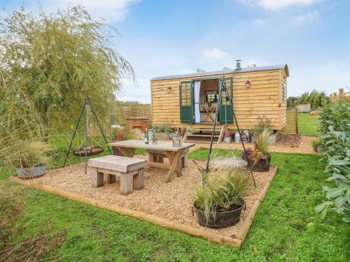 Poppie's Shepherd Hut - Uk50227