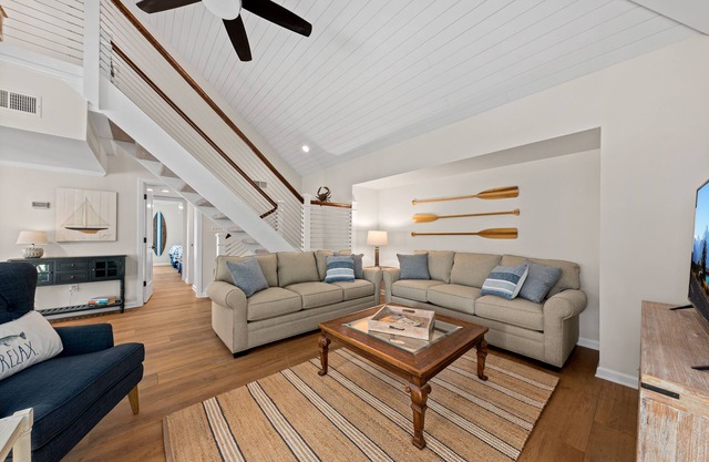Popular Spinnaker Beach House! Close to Beach! Golf Course Views! Pet Friendly! Amenity Cards!