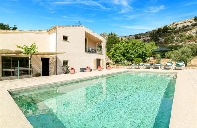 Port de Pollenca Villa Sleeps 6 Pool WiFi