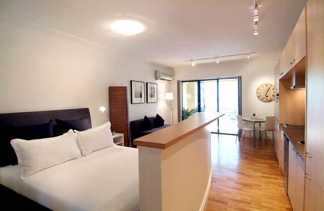 Potts Point Large Studio Apartment with Balcony