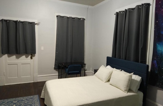 Premium Suite private bathroom w full house amenities rm 5