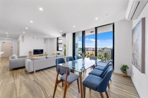Prime 3BR Apt with Parking & ICC & DarlingHarbour-10 mins walk