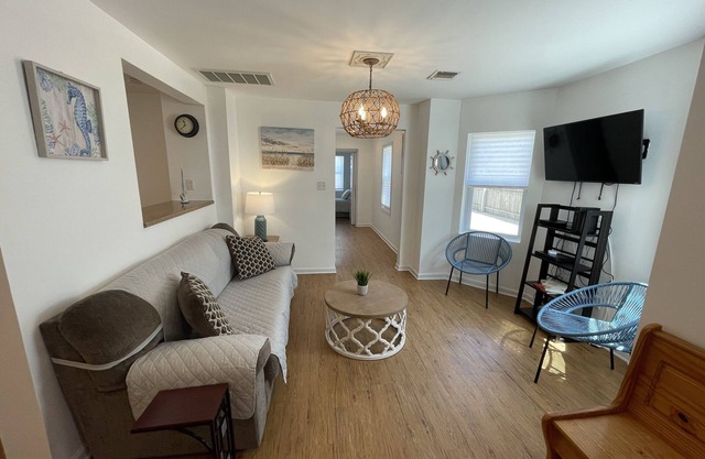 Prime Location Close to Beach, Bay & Boardwalk. Beach Passes included!