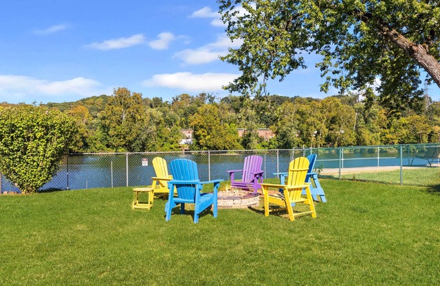 Prime Location/Easy Parking/Kayaks/River