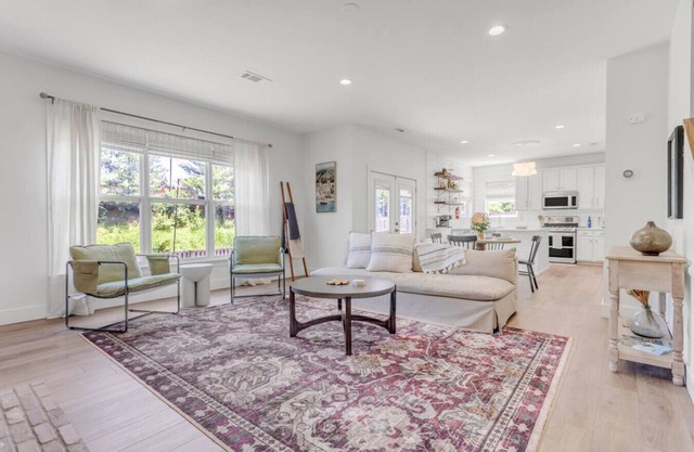 Pristine 4BR w/Fire Pit, Walk to Starbucks & Swig