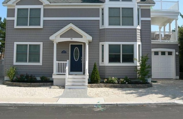 Pristine 5 Bedroom Ocean Block Home
