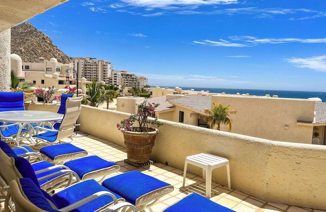 Private Balcony with Sunset Ocean Views & 2 Pools