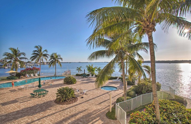 Private Balcony & Pool Access: Bayfront Retreat