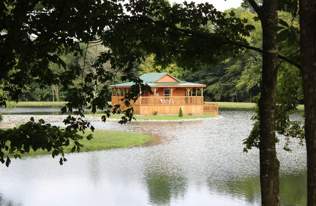 Private Catch And Release Lake--Boat Rental Included! Close to Lake Cumberland!