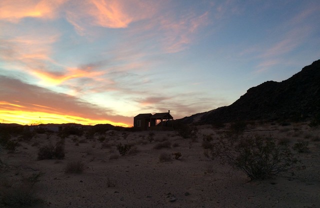 Private charming cabin near joshua tree national park. Views , privacy, nature