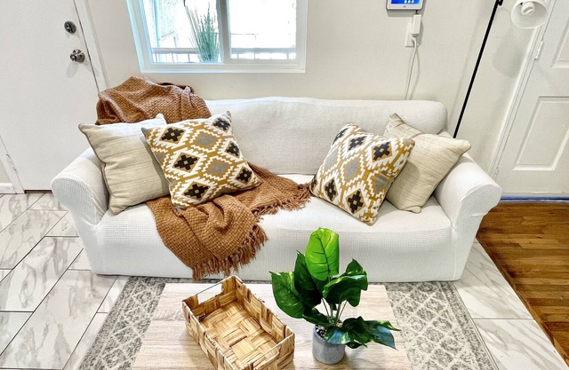 Private Condo 6 Blocks from Petco Park!