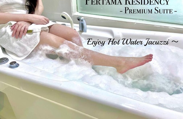 Private Jacuzzi Staycation at KL City 1819