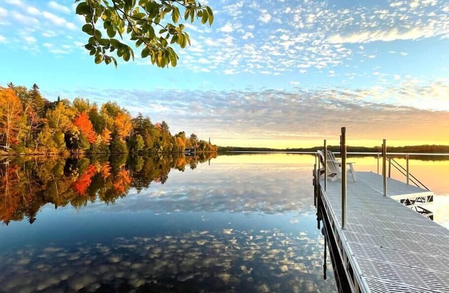 Private Lakefront Stay with Beautiful Sunset Views, Kayaks, & Kid’s Arean