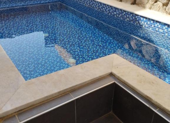 Private Pool & Garden Apartment by Simha Eilat