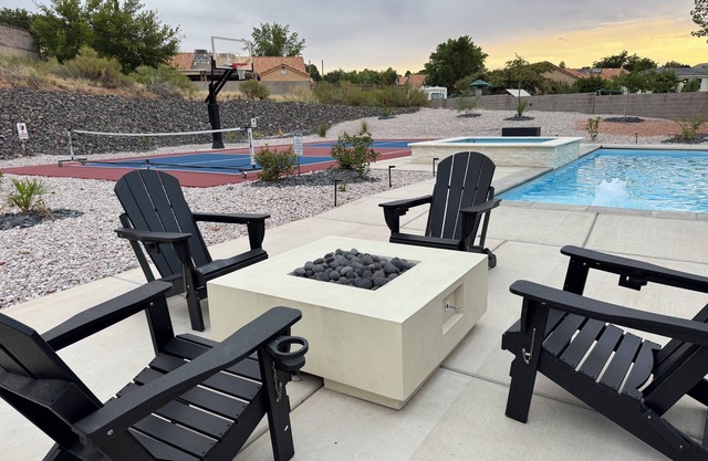 Private Pool & Spa, Pickleball, King Beds, Near Zion, Sleeps 16+, Game Room