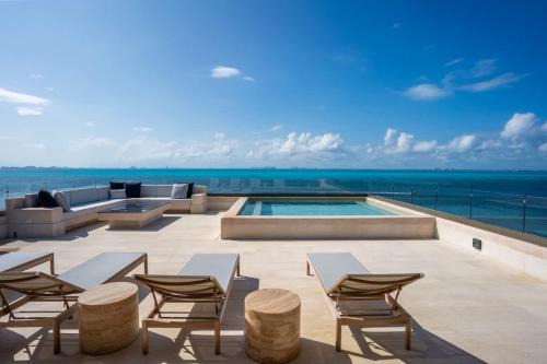 Private Rooftop Honeymoon Suite w/Private Jacuzzi