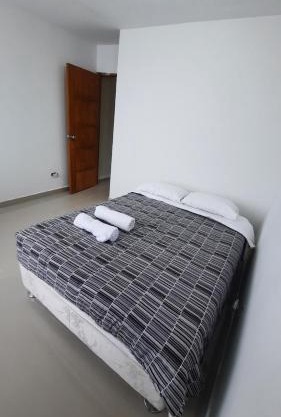PRIVATE ROOM 13 minutes from the Airport With kitchen and shared bathroom