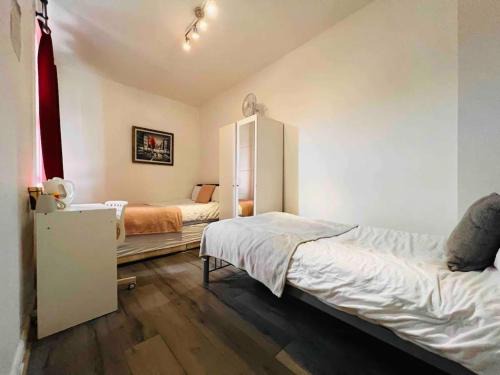 Private Rooms for 7 People with Bathroom