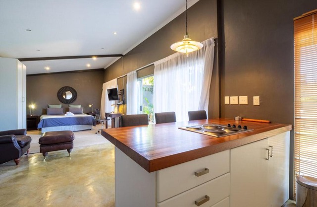 Private Studio flatlet, Uncapped Wifi, Netflix,Full DSTV