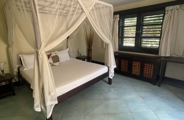 Private Suite on beautiful property in English Harbour!