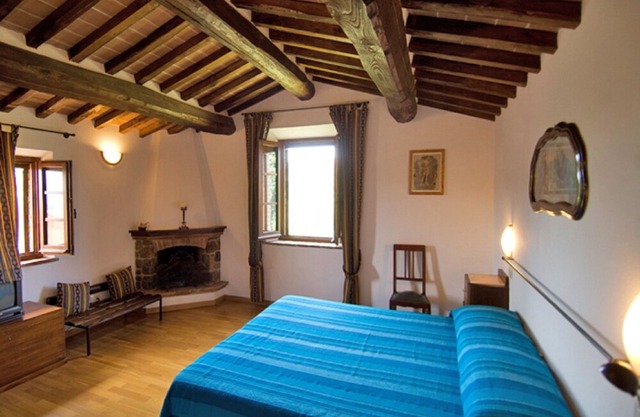 PRIVATE TUSCAN VILLA WITH PRIVATE POOL FOR 8 PEOPLE
