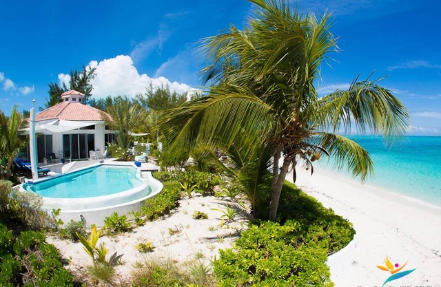 Private Villa, up to 7bdrm, W/Pool Directly on the World's Best Beach