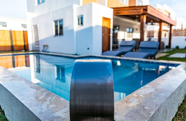 Private Villa with Pool for Families and Friends / 10 min Beach & Downtown