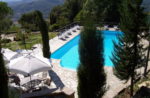 Private villa with pool, fenced garden and jacuzzi