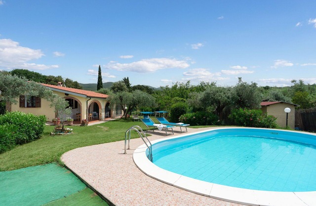 Private Villa with private pool, A/C, WIFI, TV, patio, pets allowed, panoramic view, parking
