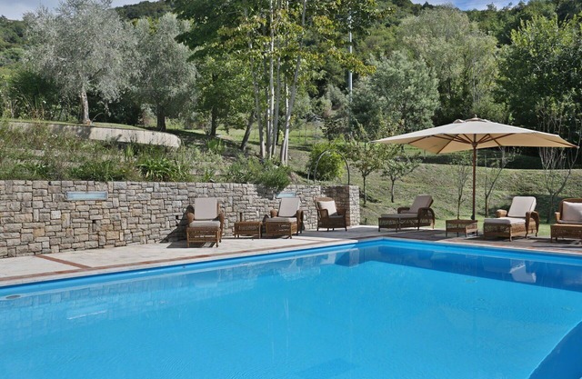 Private Villa with WIFI, A/C, private pool, TV, patio, panoramic view, parking, close to Lucca